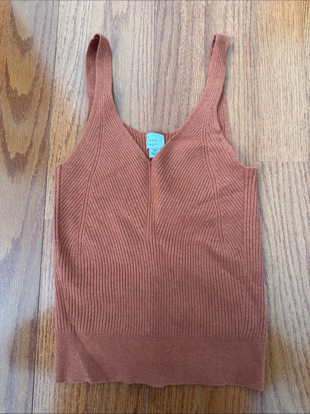 a new day Ribbed V-Neck Tank Top in Rust